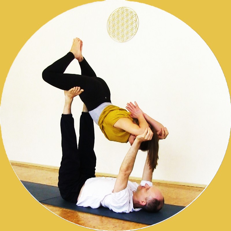 ACROBATIC   YOGA